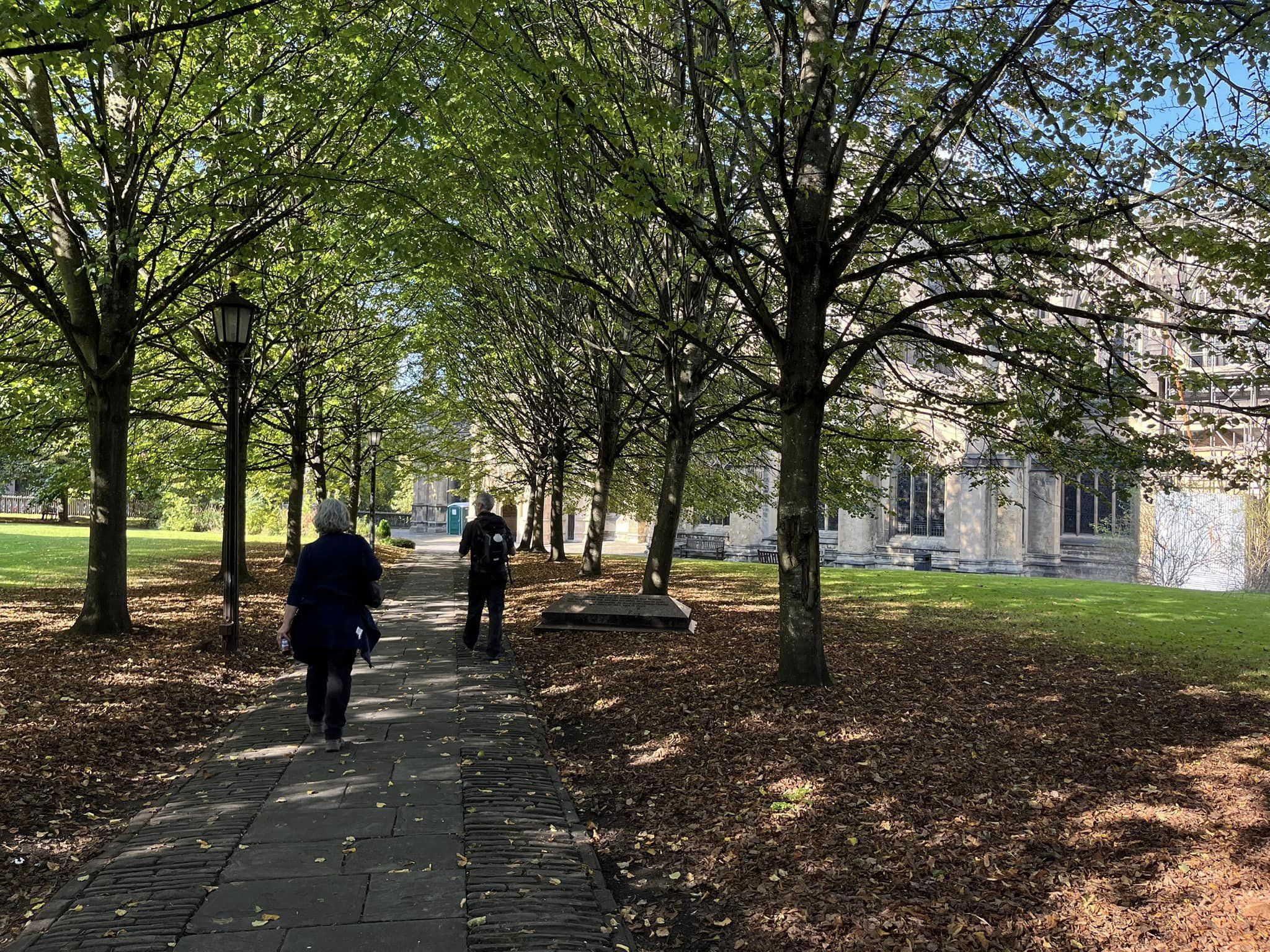 Approaching St Mary Redcliffe church